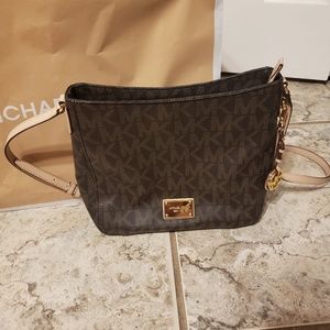 Michael Kors ( Large Messenger Brown)
